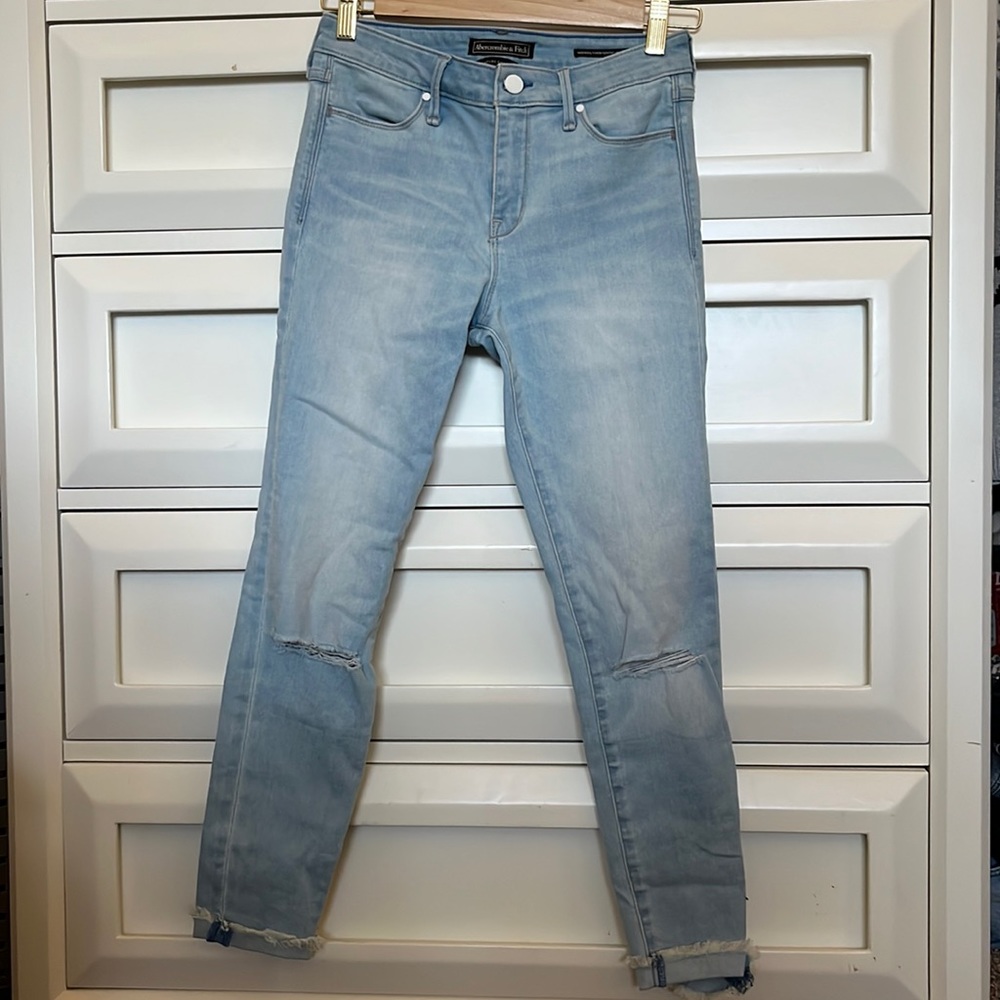 Abercrombie & Fitch signature collection mid rise super skinny ankle jeans